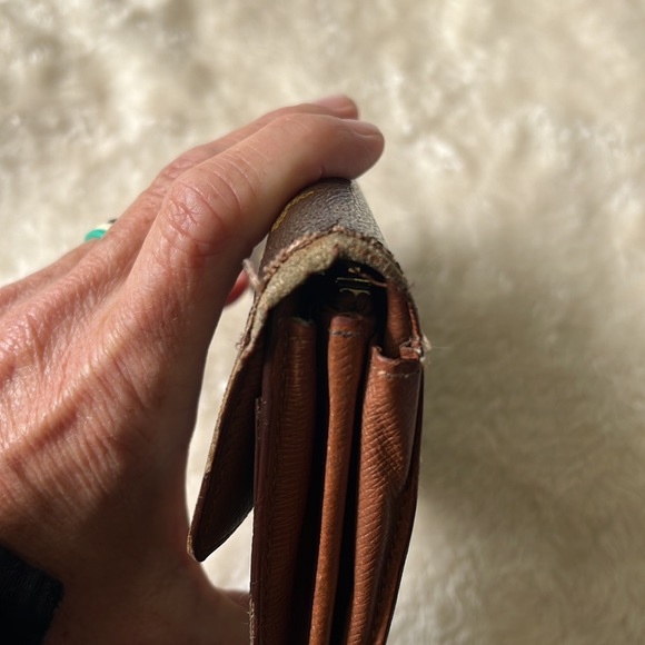 Authentic Louis Vuitton Sarah Wallet - pre-loved - Picture 10 of 16